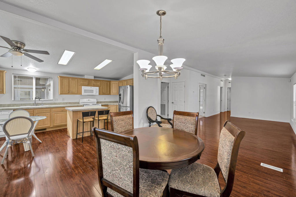 Desert Sands Mobile - Manufactured In Park