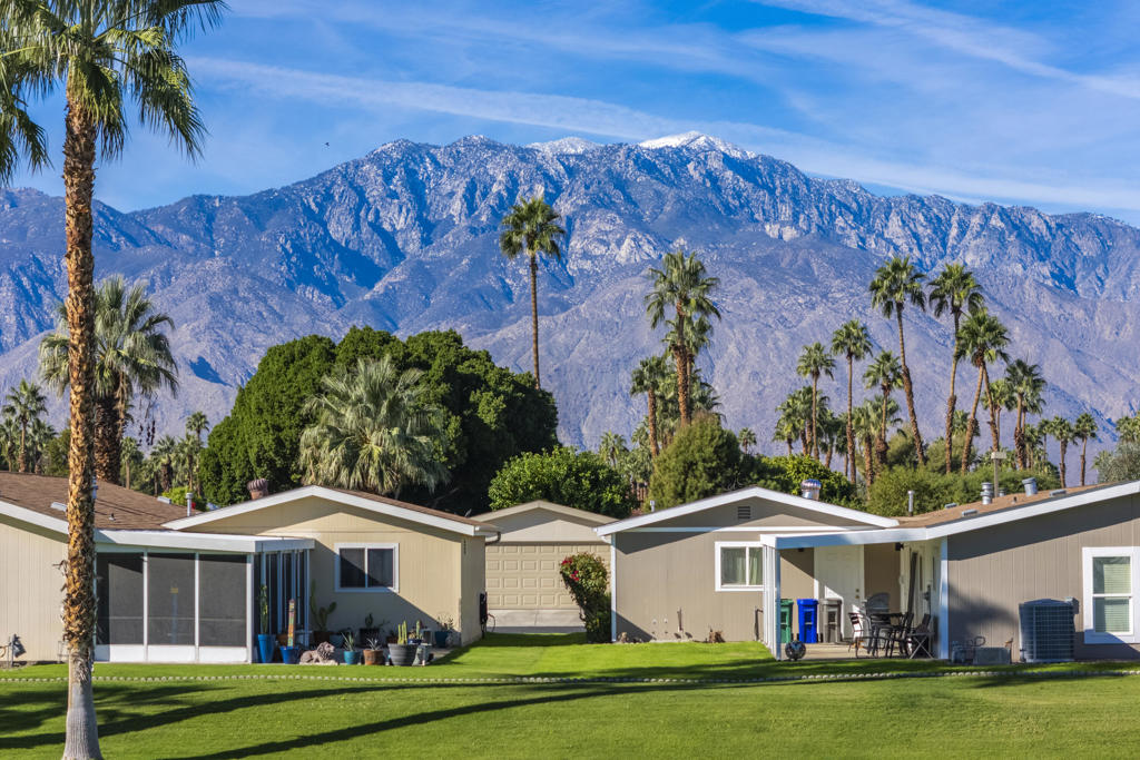 Desert Sands Mobile - Manufactured In Park