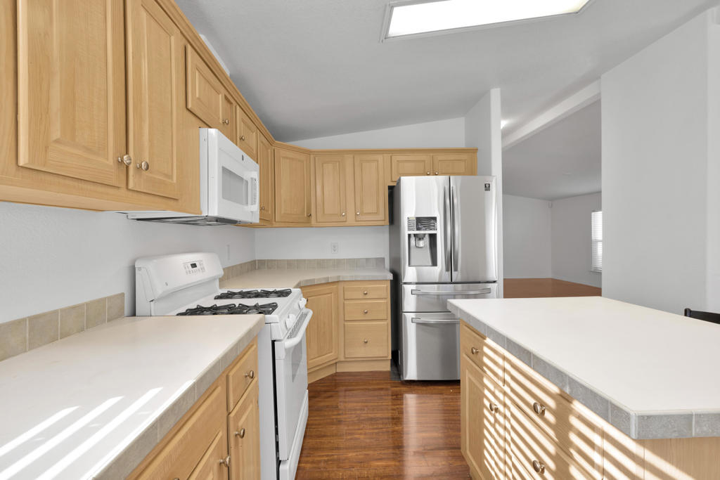 Desert Sands Mobile - Manufactured In Park