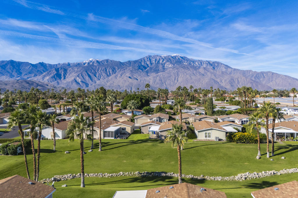 Desert Sands Mobile - Manufactured In Park