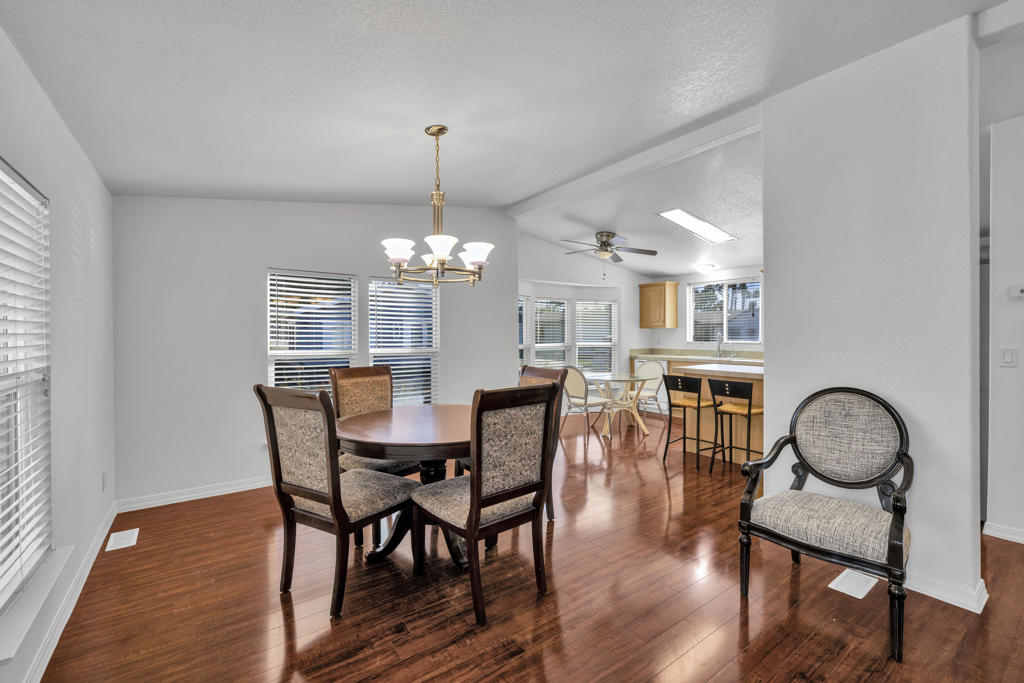 Desert Sands Mobile - Manufactured In Park