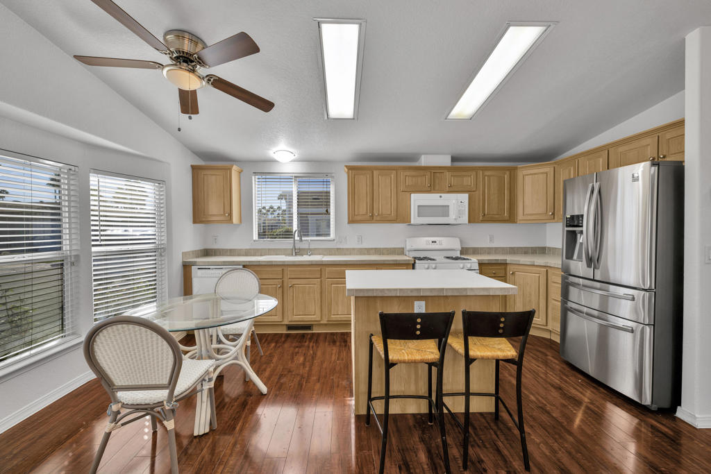 Desert Sands Mobile - Manufactured In Park