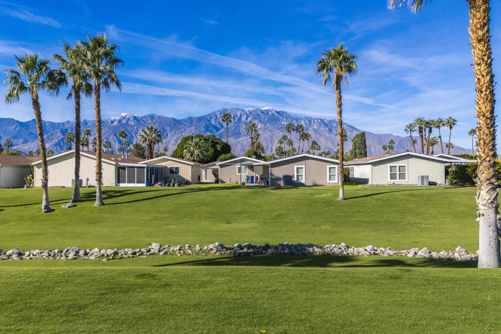 Desert Sands Mobile - Manufactured In Park