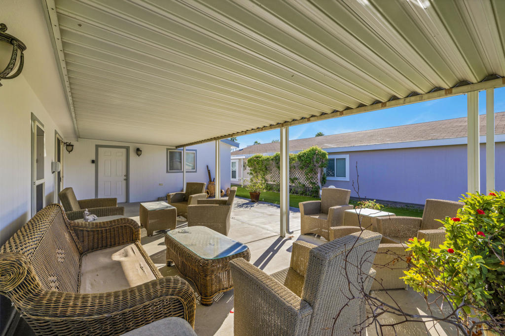 Desert Sands Mobile - Manufactured In Park