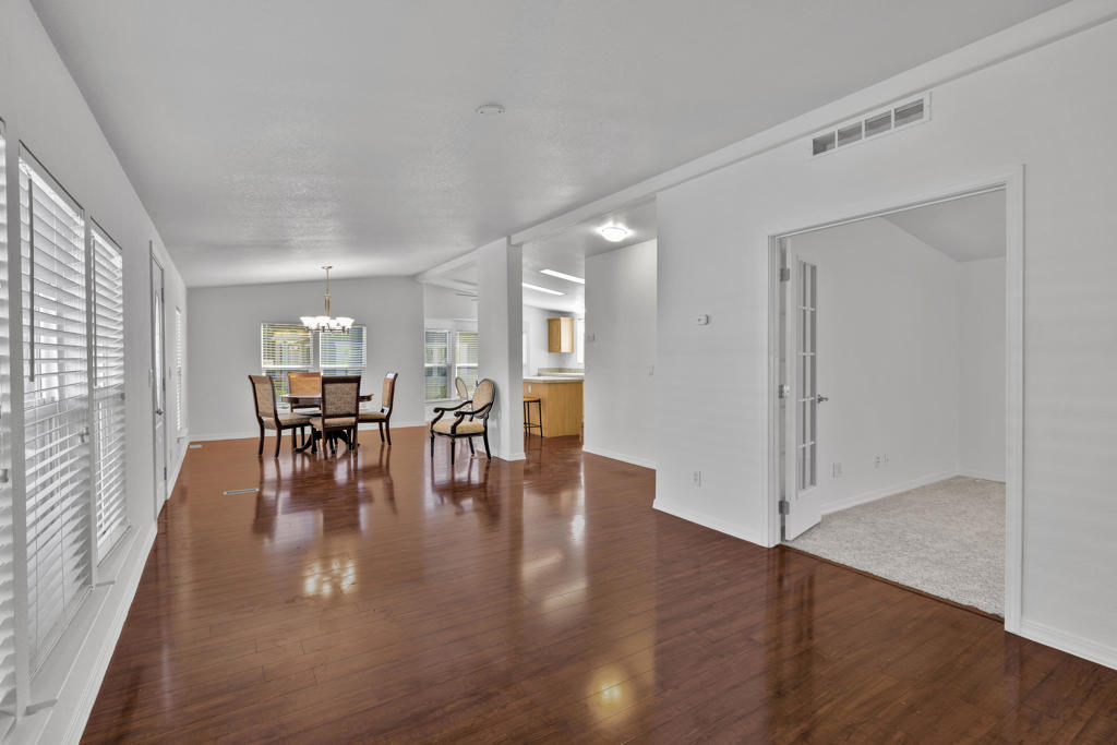 Desert Sands Mobile - Manufactured In Park