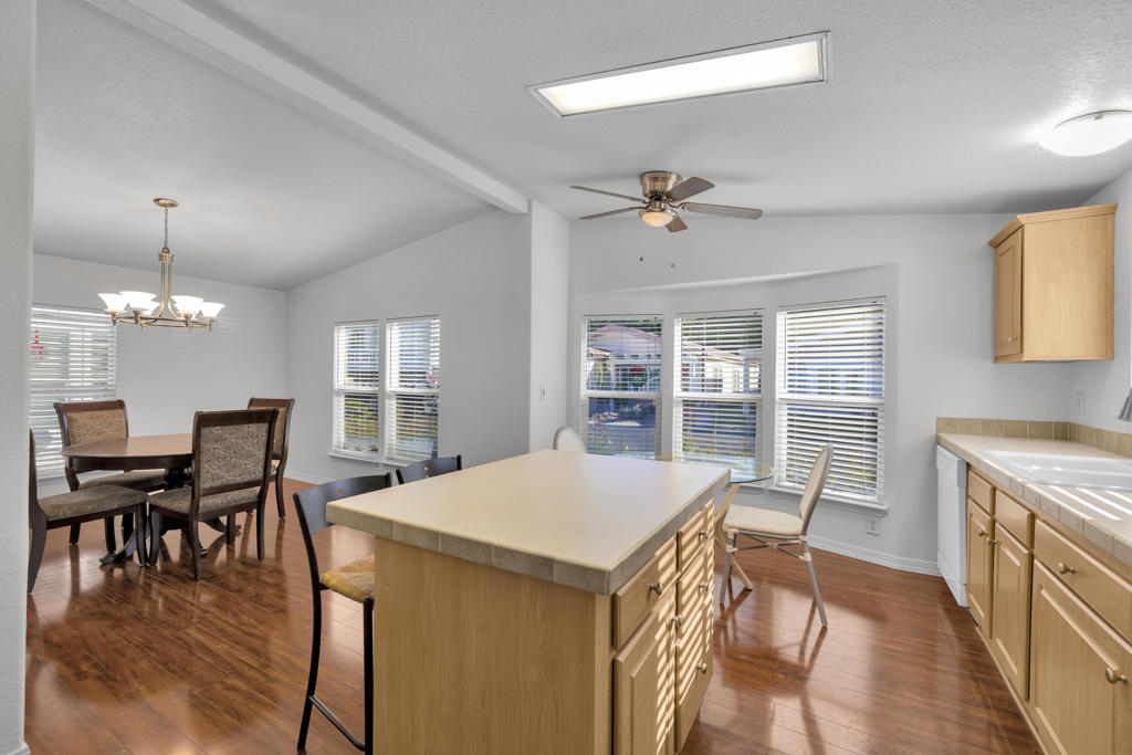 Desert Sands Mobile - Manufactured In Park