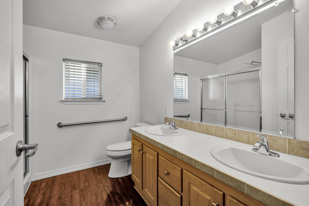 Desert Sands Mobile - Manufactured In Park