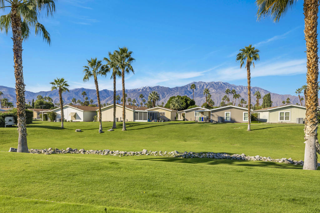 Desert Sands Mobile - Manufactured In Park