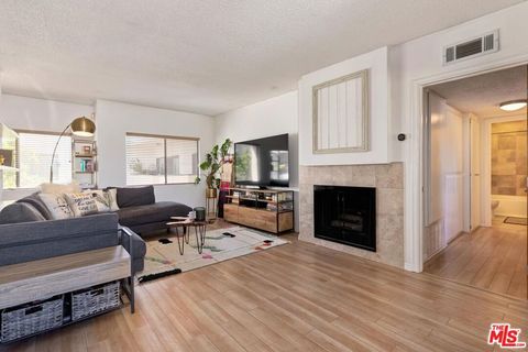 Photo of 5805 Whitsett Avenue #206, Valley Village, CA 91607 (MLS # 26664689)