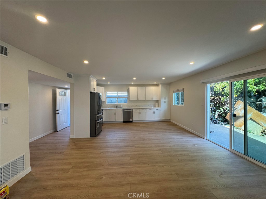 Completely Remodeled 3 Bedrooms with 2 bath and laundry room. Apartment also offer private back yard, new kitchen with appliances, 2 car parking and privacy
