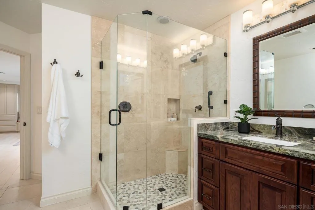 Poway, California 92064, United States, 6 Bedrooms Bedrooms, ,4 BathroomsBathrooms,Residential,Active,163367