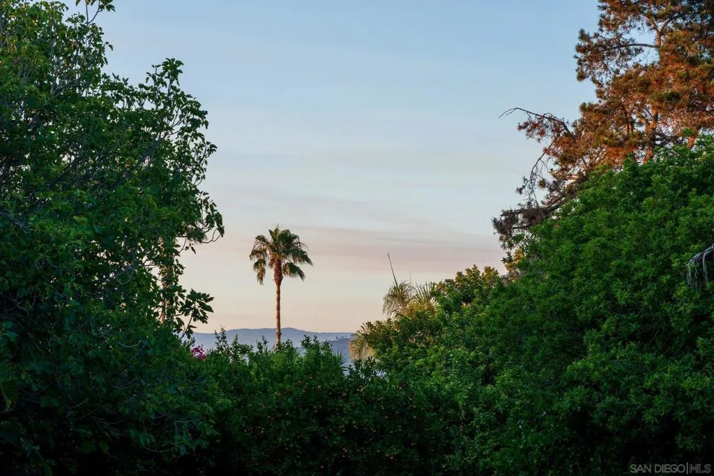 Poway, California 92064, United States, 6 Bedrooms Bedrooms, ,4 BathroomsBathrooms,Residential,Active,163367