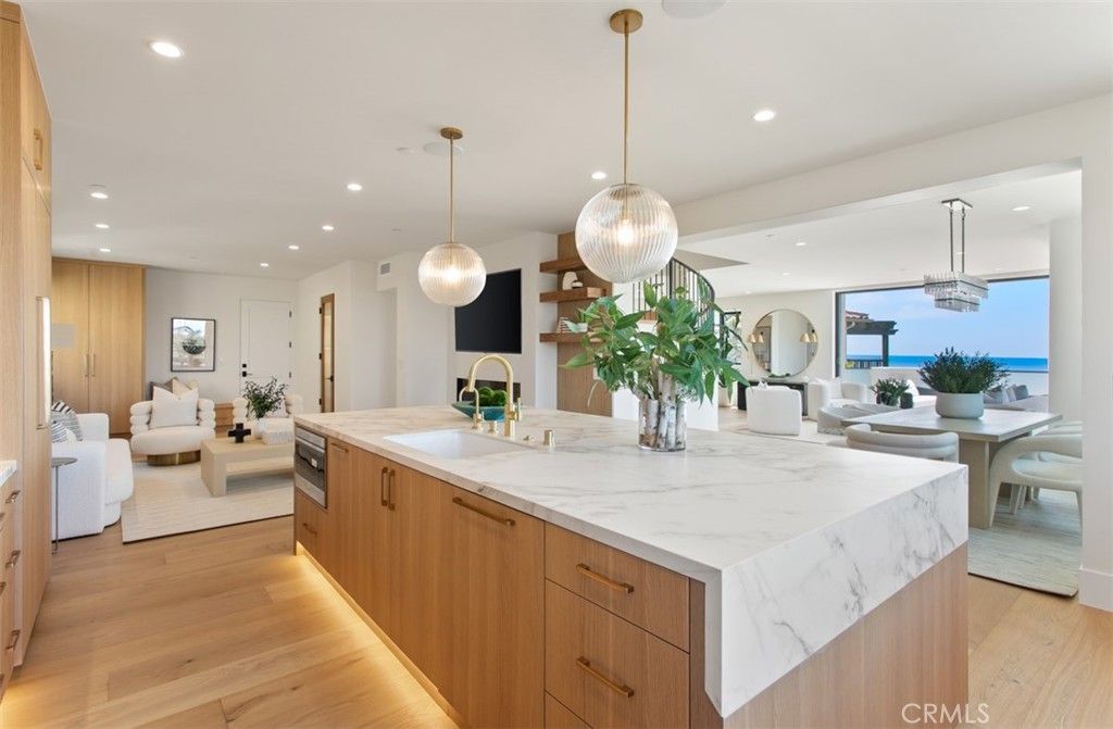 listing image 130721308940965936722
