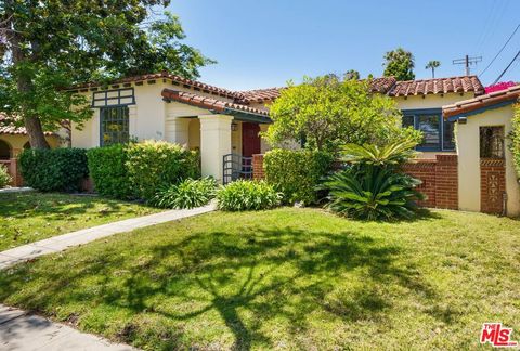 Photo of 1017 S Orlando Avenue, Los Angeles, CA 90035 (MLS # 26806057)