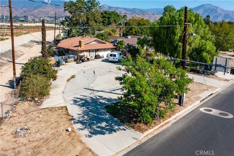 Photo of 972 E Lynwood Drive, San Bernardino, CA 92404 (MLS # IV25246238)