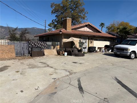 Photo of 972 E Lynwood Drive, San Bernardino, CA 92404 (MLS # IV25246238)