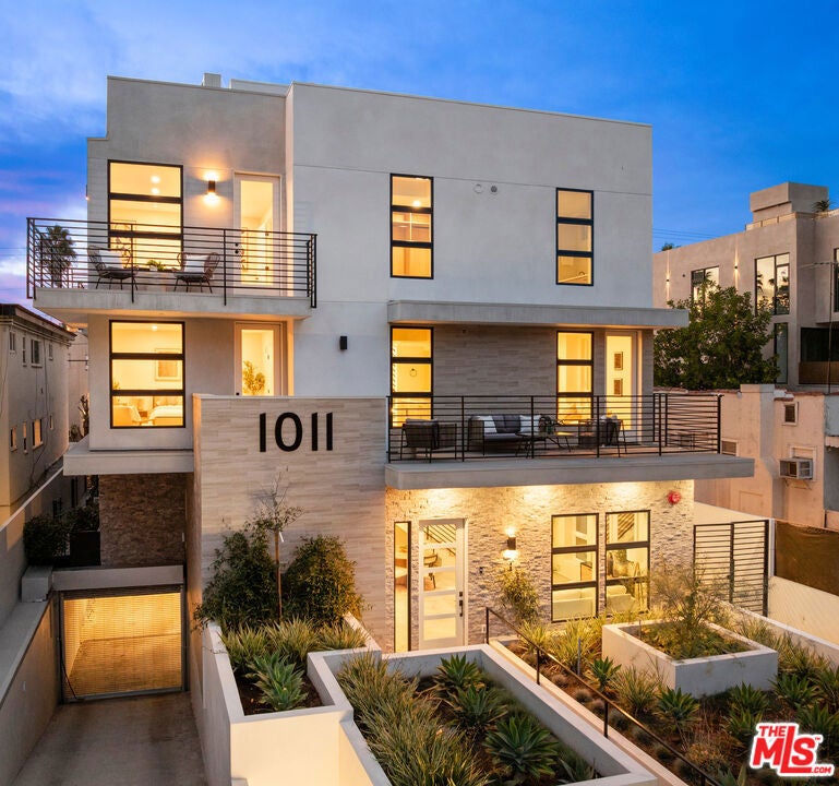 1011 N Ogden Drive 102, West Hollywood CA 90046