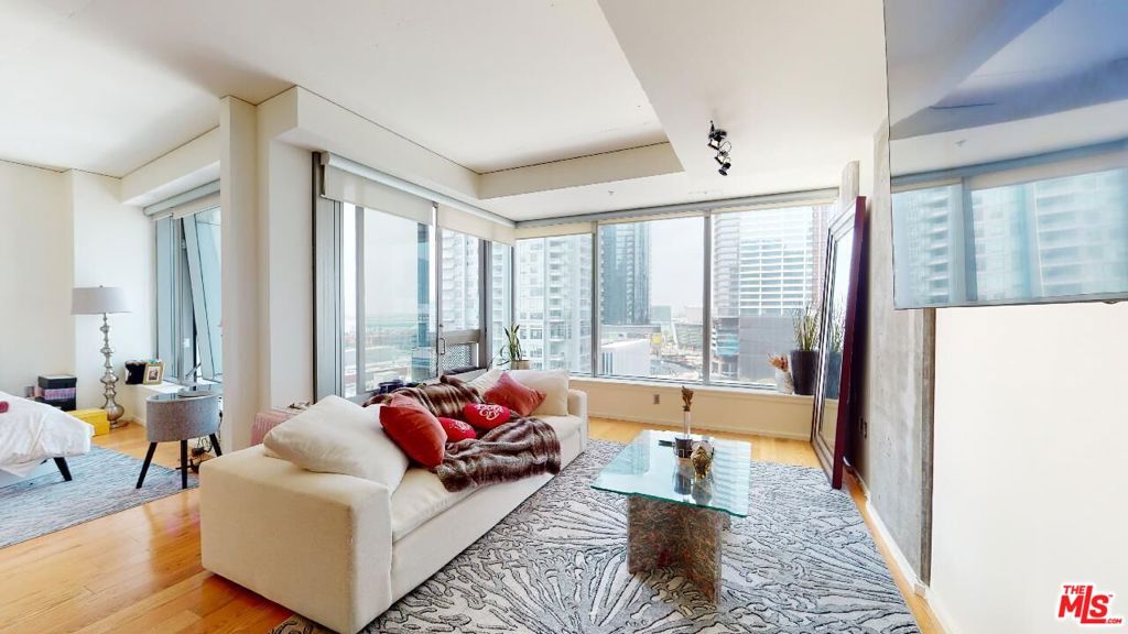 This beautiful 1 Bedroom, 1 bath unit is located in the South Park area of Downtown Los Angeles. This unit features built in appliances, one dedicated parking space, spacious laundry/storage space, spacious living room along with with access to 24/7 concierge, security, bell desk, infinity pool and hot tub, club house and rooftop gym. Located in a great area, this neighborhood has a walk score of 93 and transit score of 100. You will be walking distance to Crypto Arena, L.A. Live, The Convention Center, Javier's Finest Food Of Mexico Restaurant, Mastros Ocean Club, Level 8 at the Moxy, Prank Bar, Whole Foods, Ralph's Market, Pico Metro Station and many of the trendy restaurants and gyms in Downtown.