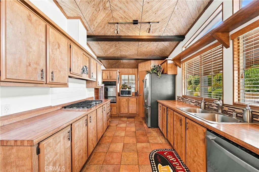 31344 N Lakehills Rd 3