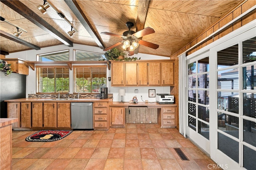 31344 N Lakehills Rd 3