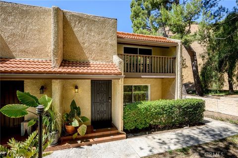 Photo of 9555 Via Venezia, Burbank, CA 91504 (MLS # GD25197773)