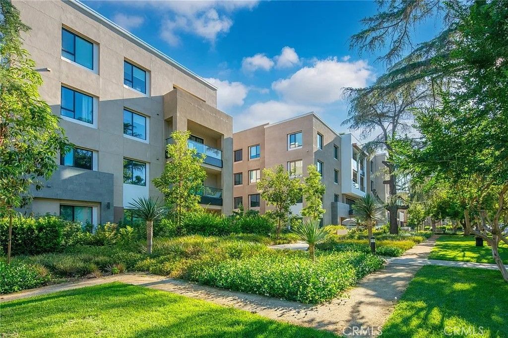 Photo of 332 W Green Street #109, Pasadena, CA 91105 (MLS # AR25240966)