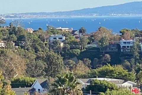 Photo of 16632 Linda Terrace, Pacific Palisades, CA 90272 (MLS # 25533355)