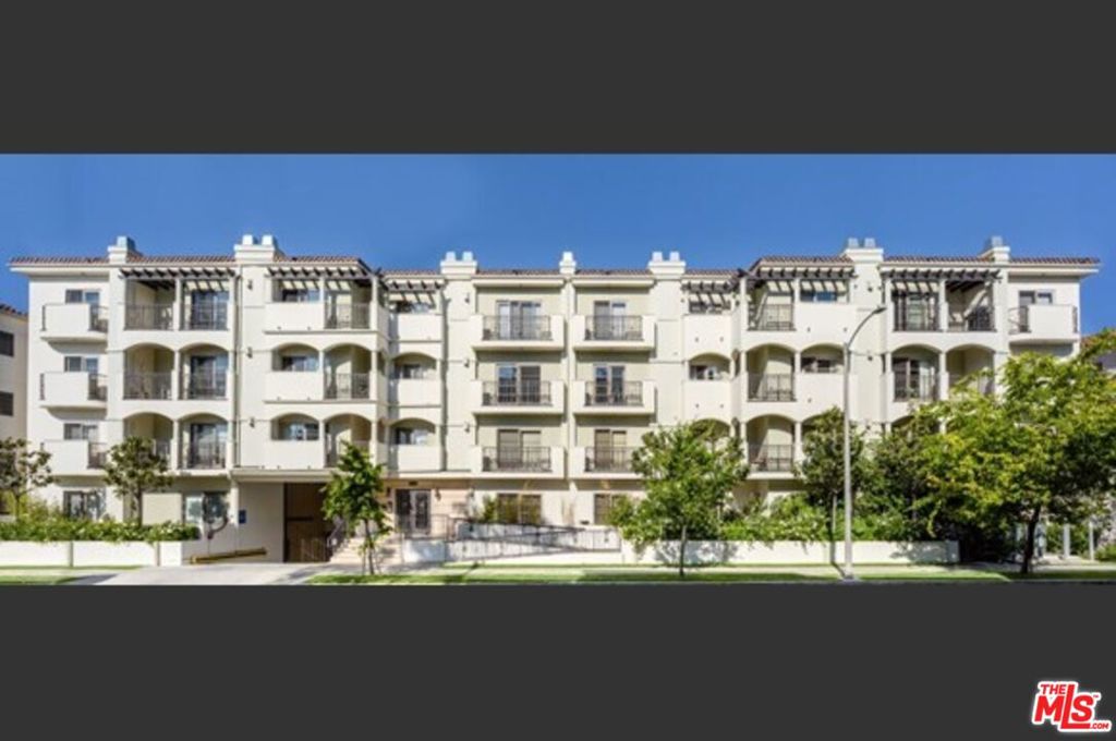 Welcome to Sweetzer on Third by Wiseman, located in the Beverly Center/Miracle Mile area of Los Angeles. This property features three-bedroom, three-bathroom apartment homes ranging from 1,547 to 1836 square feet
