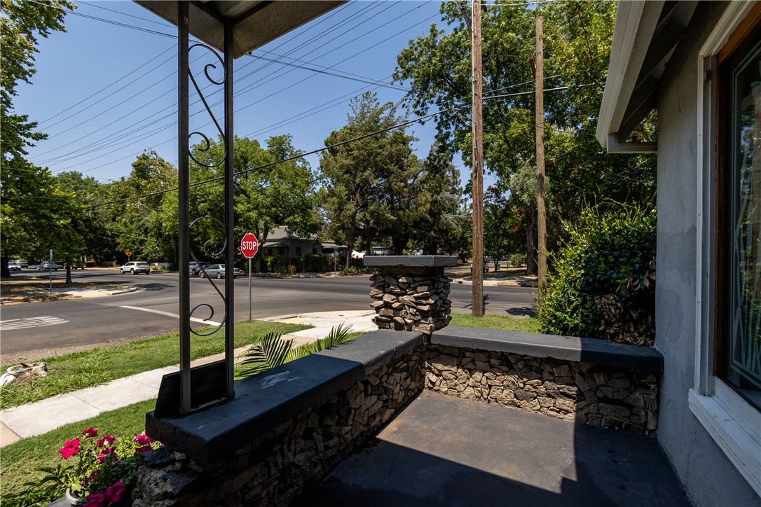 395 E 17th