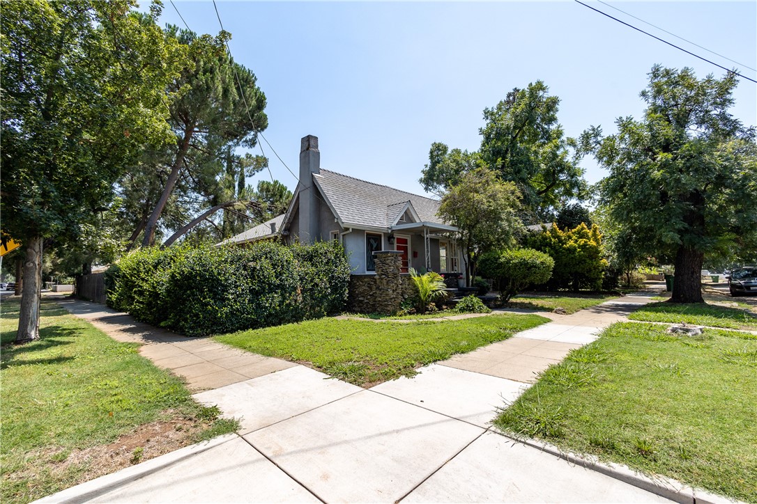 395 E 17th