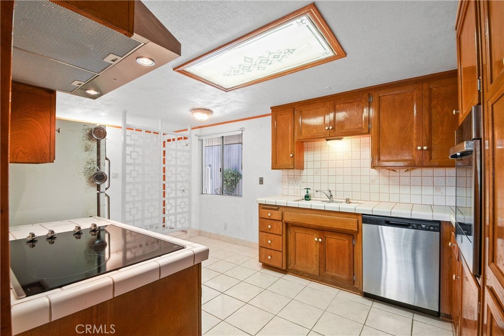 2940 W Carson 121