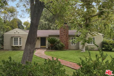 Photo of 4304 Chevy Chase Drive, La Canada Flintridge, CA 91011 (MLS # 25601337)