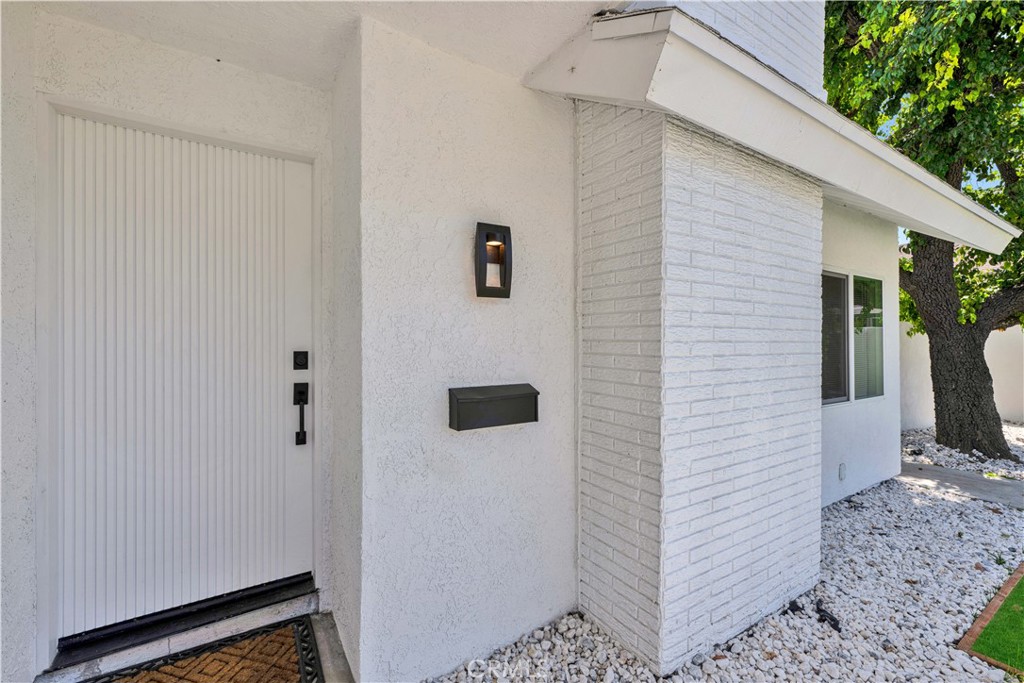 921 Dahlia Avenue