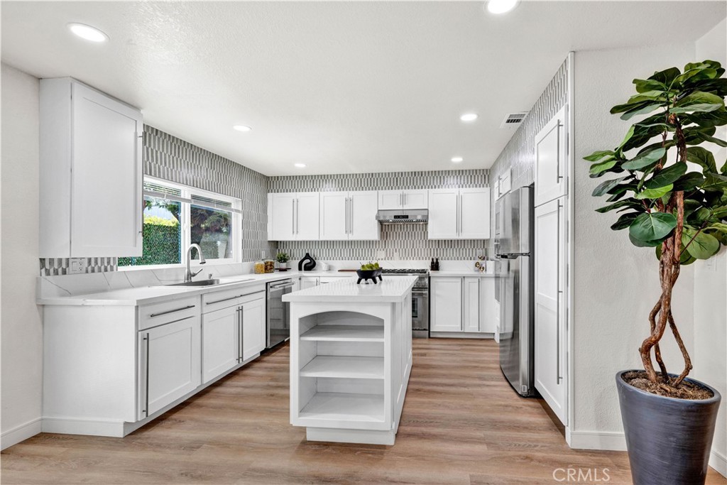 921 Dahlia Avenue