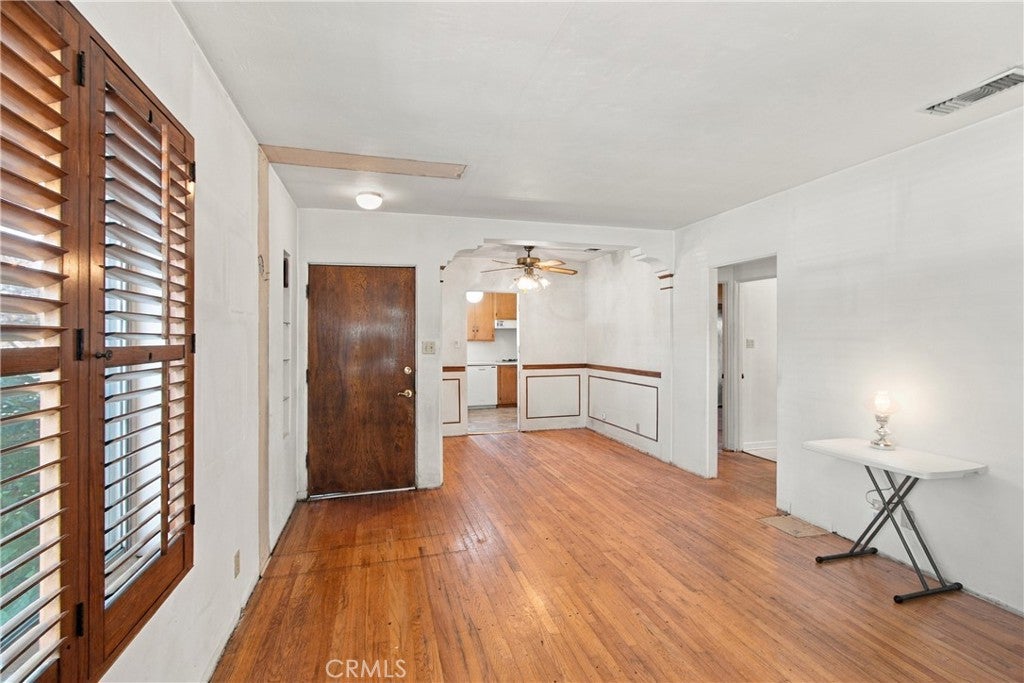 2043 N Maple