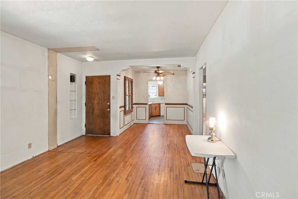 2043 N Maple