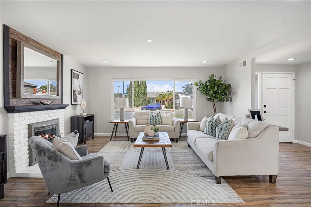 Orange, California 92866, United States, 3 Bedrooms Bedrooms, ,2 BathroomsBathrooms,Residential,Active,177045