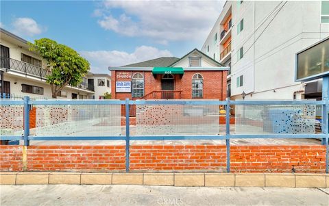 Photo of 1025 S Catalina Street, Los Angeles, CA 90006 (MLS # DW25098169)