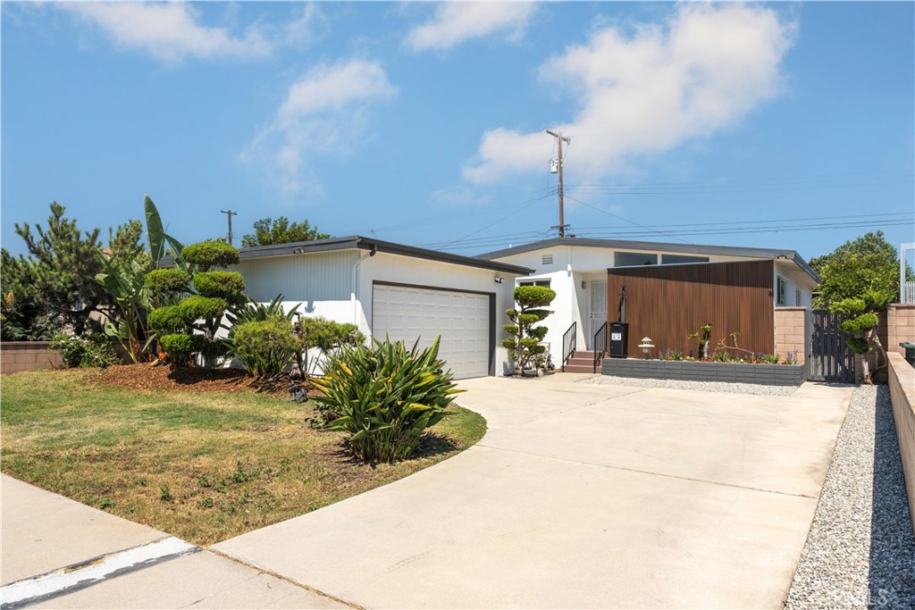 Stunning, Fully Renovated Central Gardena Home! Welcome to this beautifully updated residence in the heart of Central Gardena, where modern elegance meets everyday comfort! Step inside and be greeted by brand-new waterproof vinyl plank flooring that flows seamlessly throughout the home, complemented by energy-efficient dual-pane windows that fill the space with natural light.The heart of the home is the fully remodeled kitchen, featuring exquisite Calcutta Quartz countertops, crisp white shaker cabinets, and a full suite of stainless steel appliances, including a sleek slide-in 5-burner range, stainless exhaust hood, refrigerator, dishwasher, and a charming farmhouse sink. It’s a perfect blend of style and function. All three bedrooms feature new closet doors, and both bathrooms have been thoughtfully updated with contemporary finishes—complete with stylish vanities with quartz counters, new fixtures, and both bathrooms feature a custom-tiled stall shower with a frameless glass door. With full copper plumbing and a high-efficiency tankless water heater, you can experience reliable performance and modern convenience in every shower, sink, and appliance. Located in a welcoming neighborhood just steps from Arthur Johnson Park, convenient access to shopping, dining, and major freeways, this home offers an ideal setting for families to put down roots and thrive. Don't miss this move-in ready gem in one of Gardena’s most desirable communities!
*This home is FOR SALE ONLY. Not for rent, lease or Airbnb. Avoid scams, do not send money to anyone making such claims!*