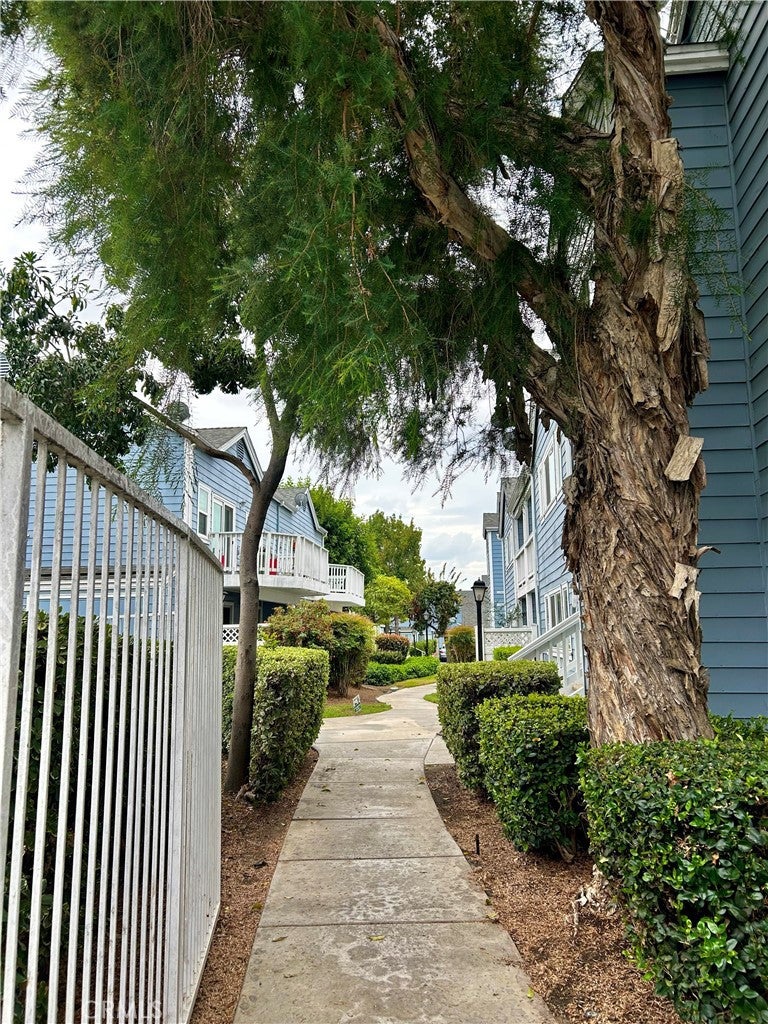 12864 Sycamore Village