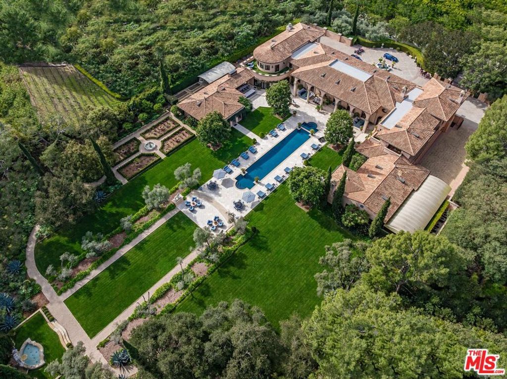 Photo of 77 Beverly Park Lane, Beverly Hills, CA 90210 (MLS # 26662033)