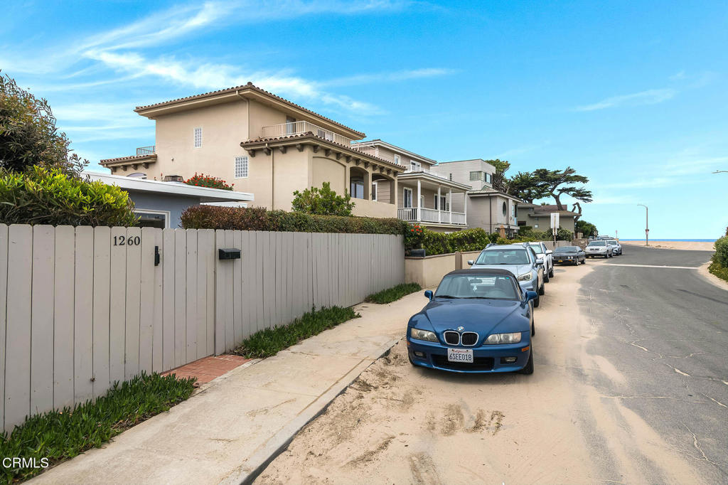 1260 Marthas Vineyard Court