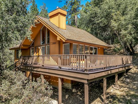 Photo of 25860 Sunset View Drive, Idyllwild, CA 92549 (MLS # 219145823DA)