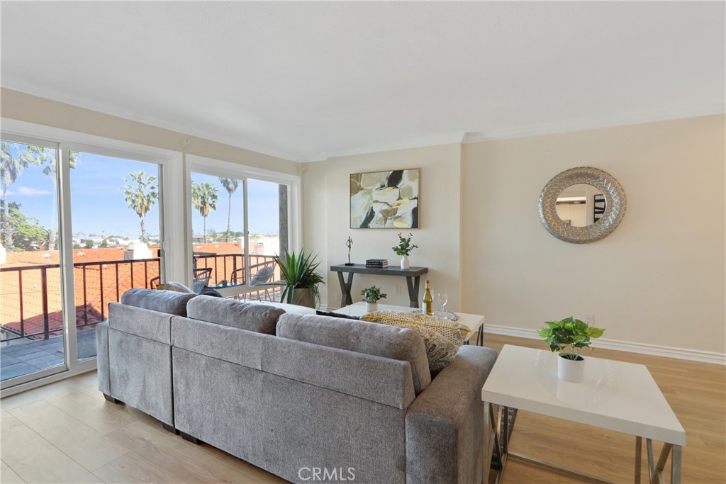 2030 S Cabrillo Avenue 206