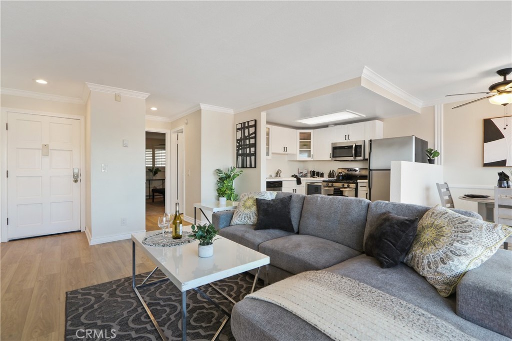 2030 S Cabrillo Avenue 206