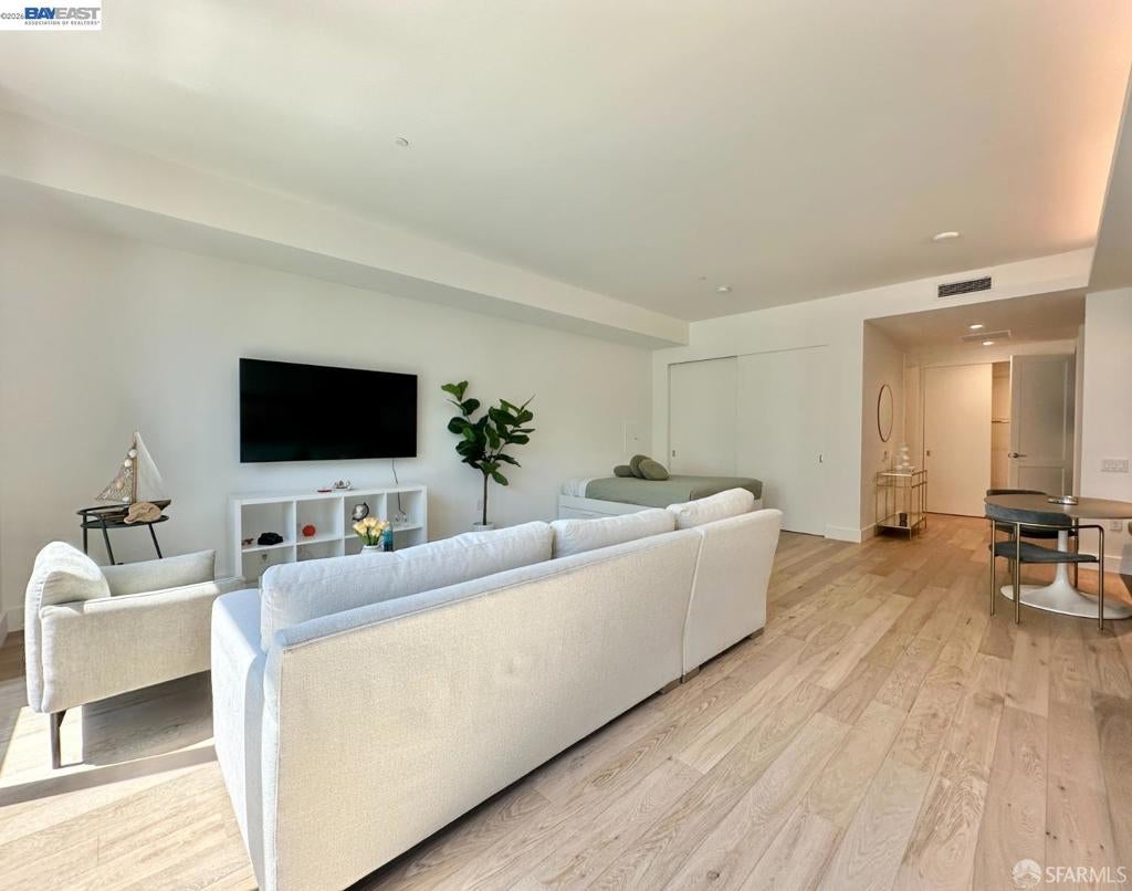 1 Bristol Ct. 302