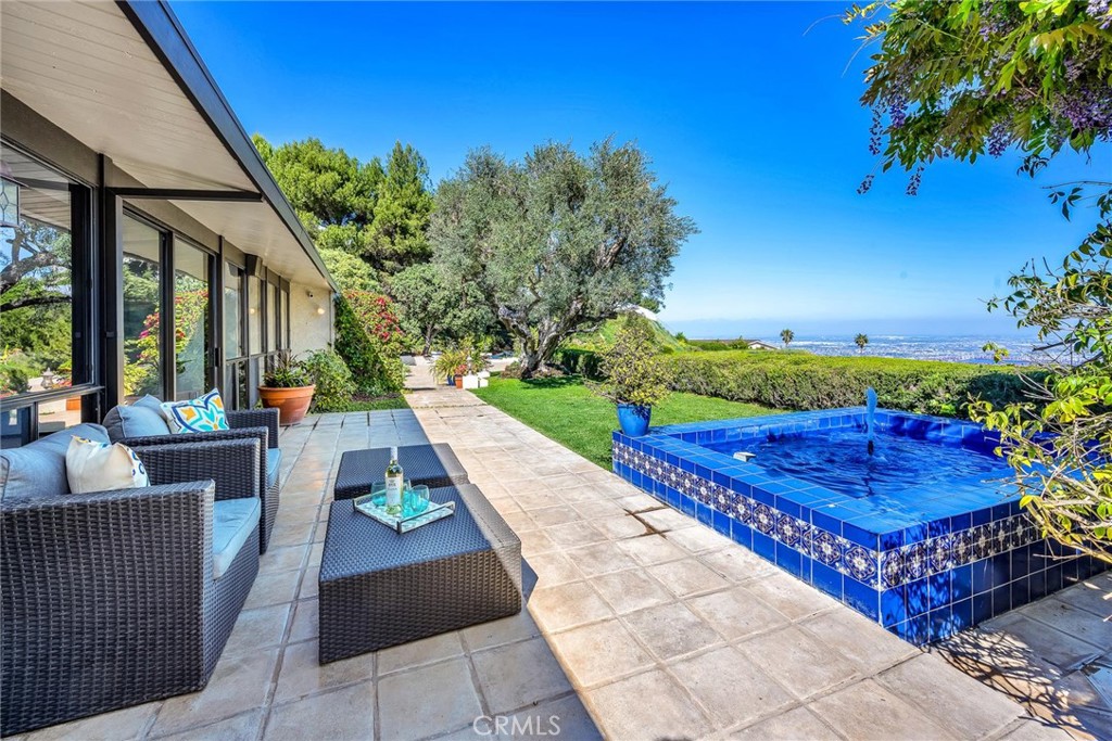 2960 Crownview Drive