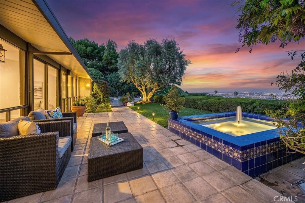 2960 Crownview Drive