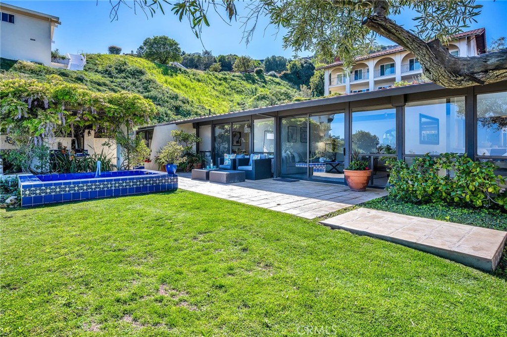 2960 Crownview Drive