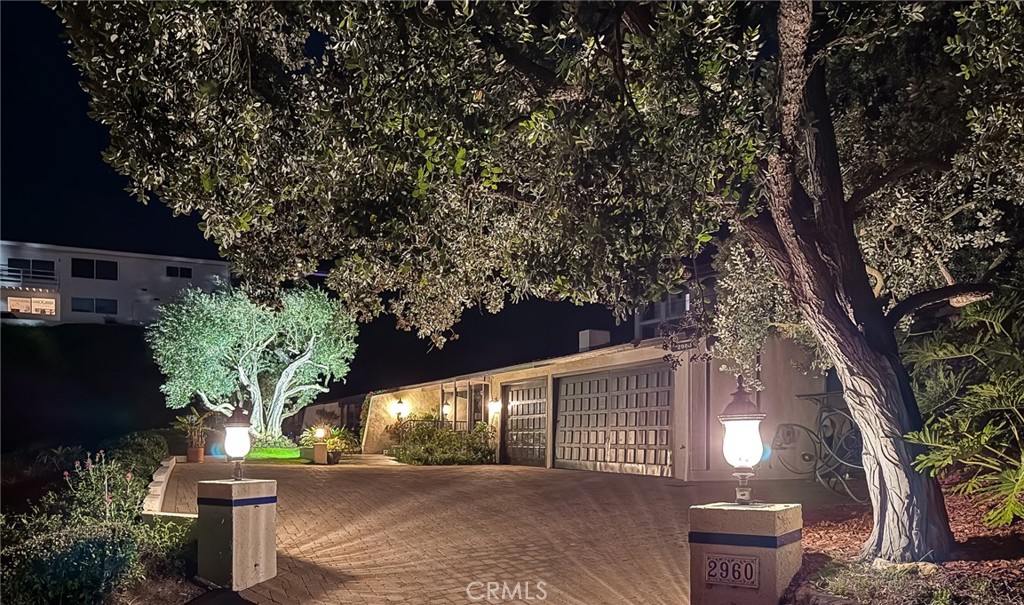 2960 Crownview Drive